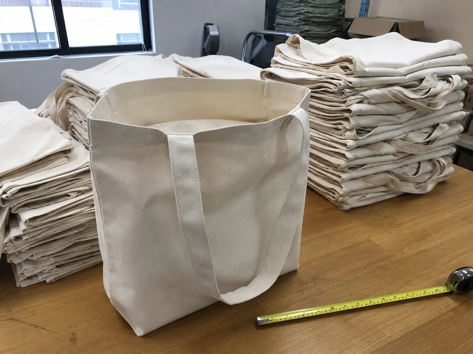bulk canvas tote bags buyer fit example 1