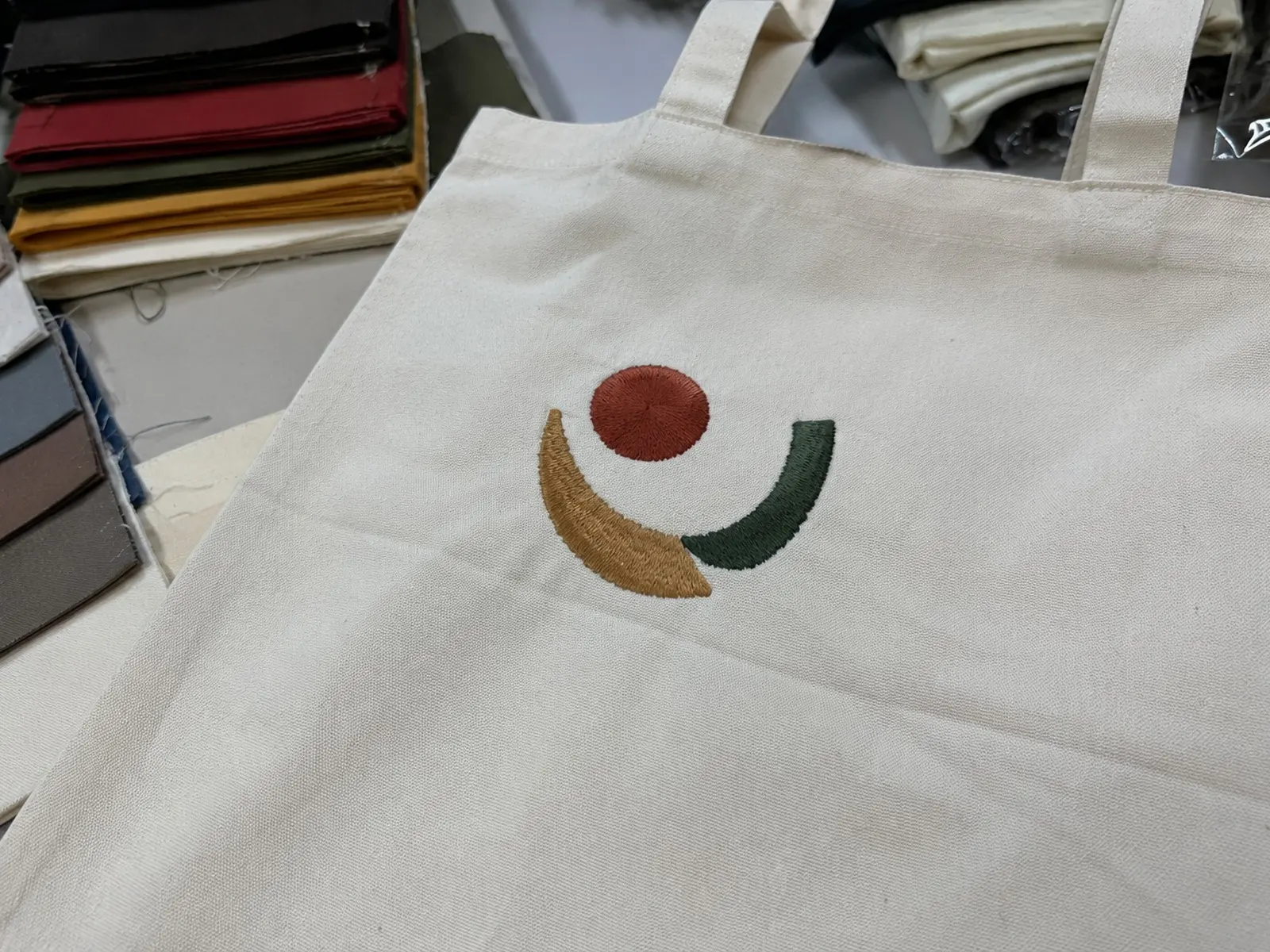 embroidered tote bags buyer fit example 1