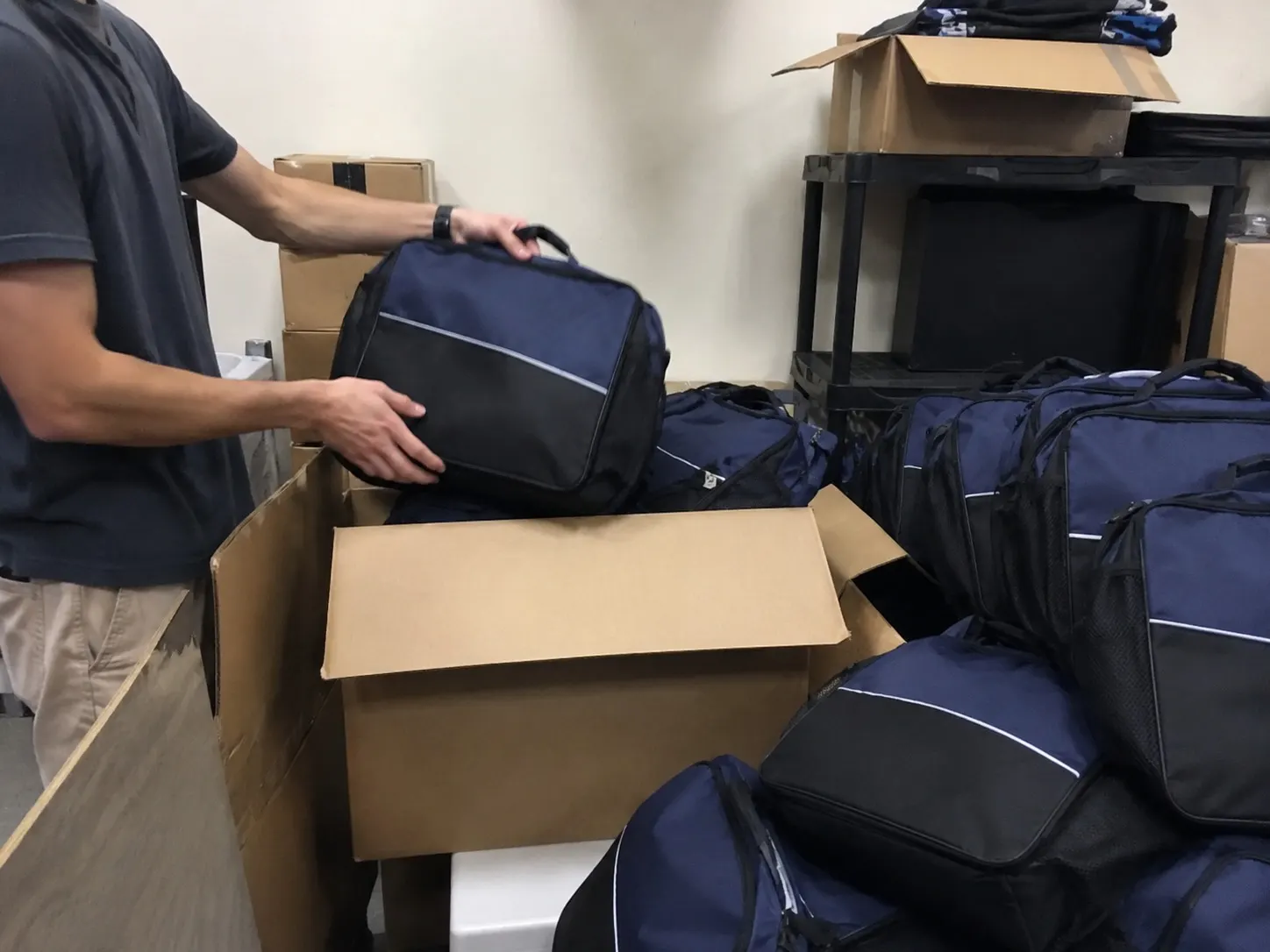 Fixed-date production planning custom bag scene