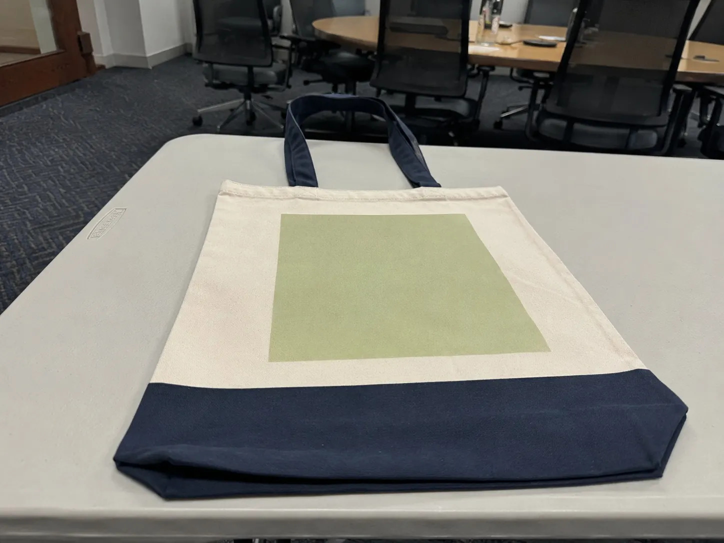 Member tote bag sample photo